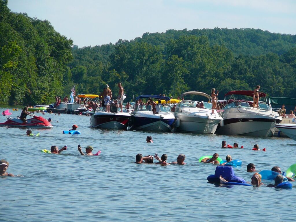 Photo showing Party Cove at Lake of the Ozarks, one of 8 US lakes great for boating as well as for swimming