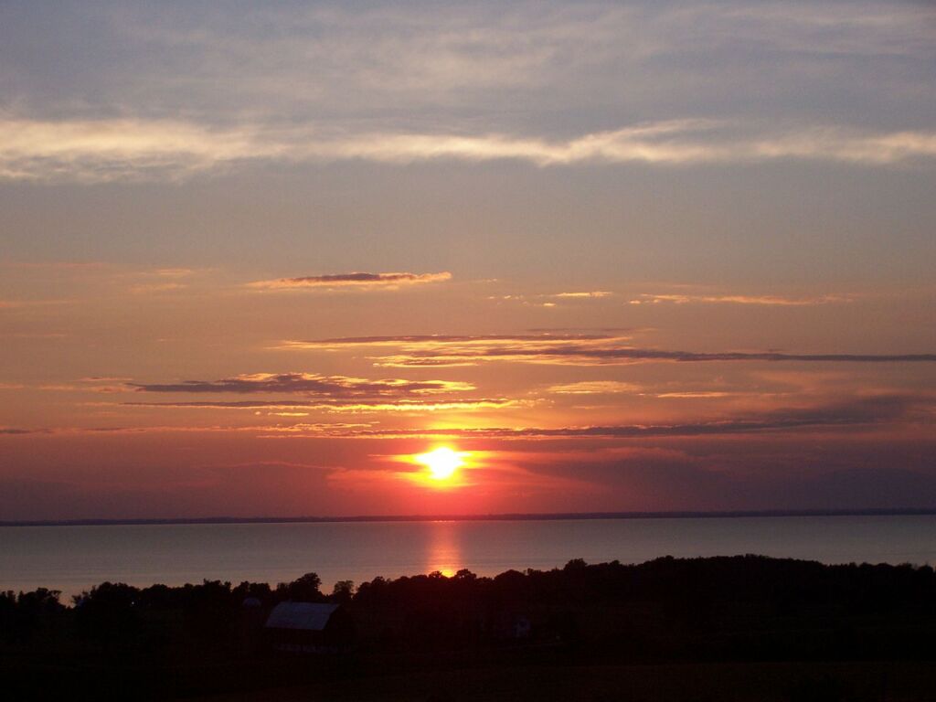 Photo showing a beautiful sunset over Lake Winnebago, the final of the 8 US lakes great for boating in this post